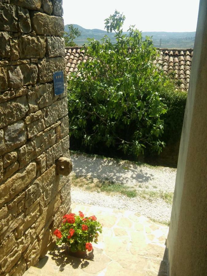 Apartment Staleta Tartuf Livade Exterior photo